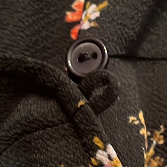 Bobeau Women's Front Wrap Black Floral Blouse Size L - Picture 8 of 12